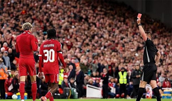 闪电策略 利物浦险胜南安普顿晋级，埃基蒂克染红惹怒队友