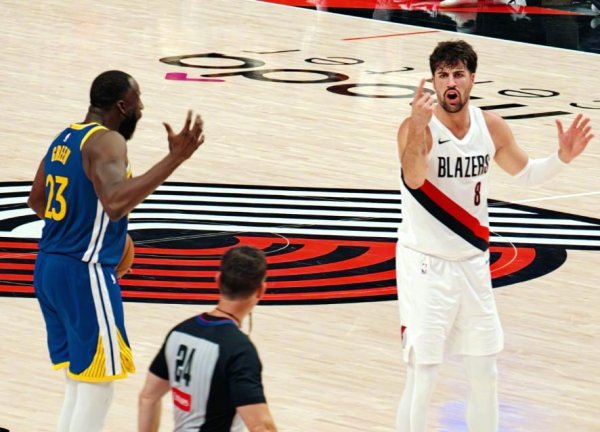 金瑞鼎盛 勇士惨败开拓者! 背靠背轰77分, 库里真的累, 杨瀚森2分2帽